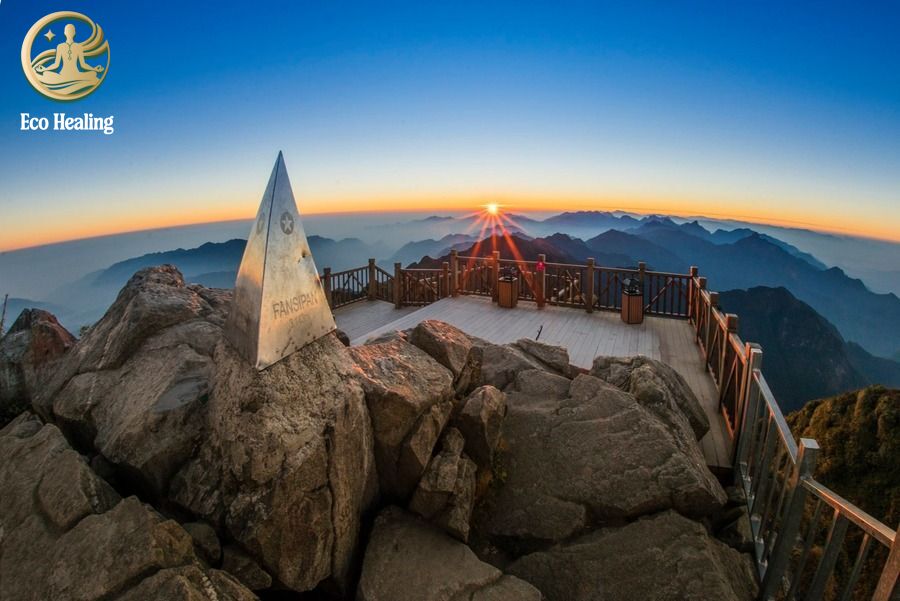 Fansipan Trekking: Hướng dẫn leo bộ chạm tay "Nóc nhà Đông Dương" không cần cáp treo.